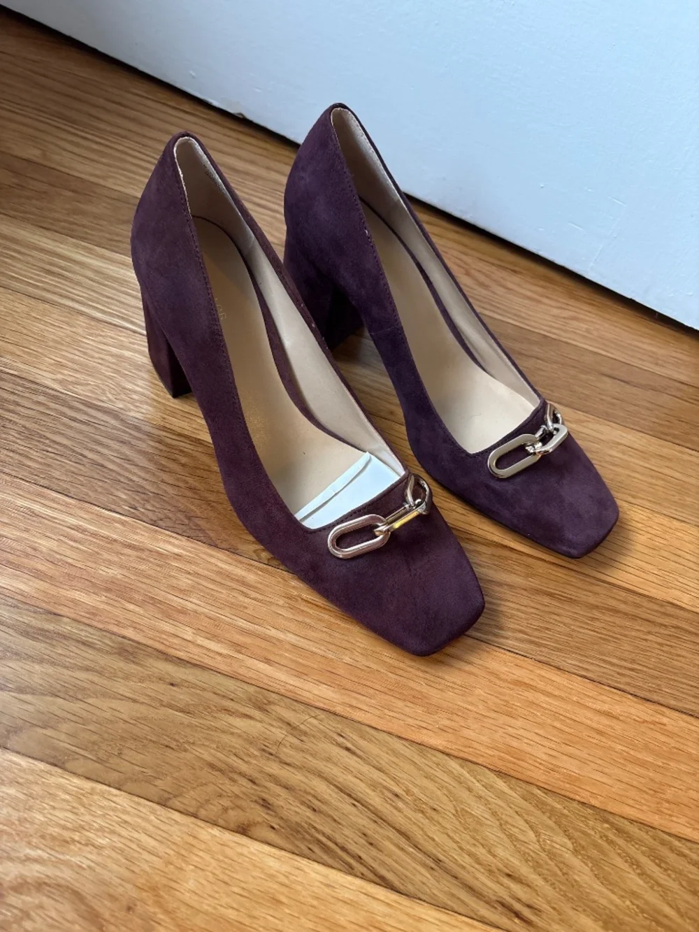 Ann Taylor Burgundy Suede Block Heels, Chain Buckle, Sz 7.5, NWOB